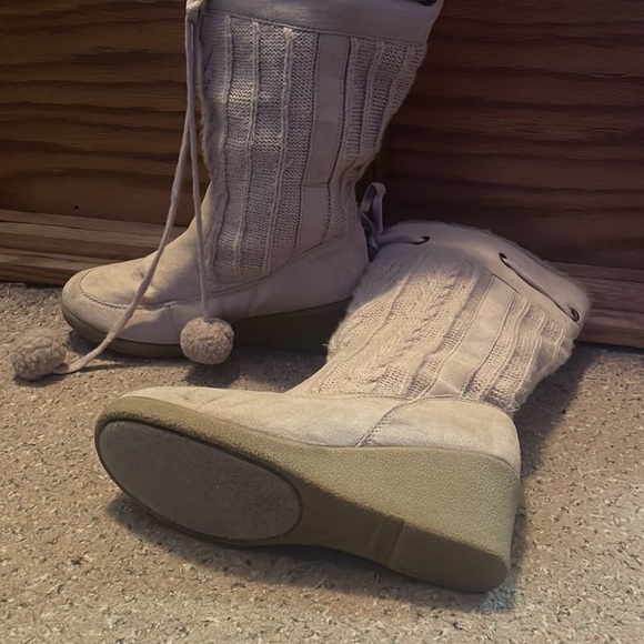 Boots - Picture 4 of 4